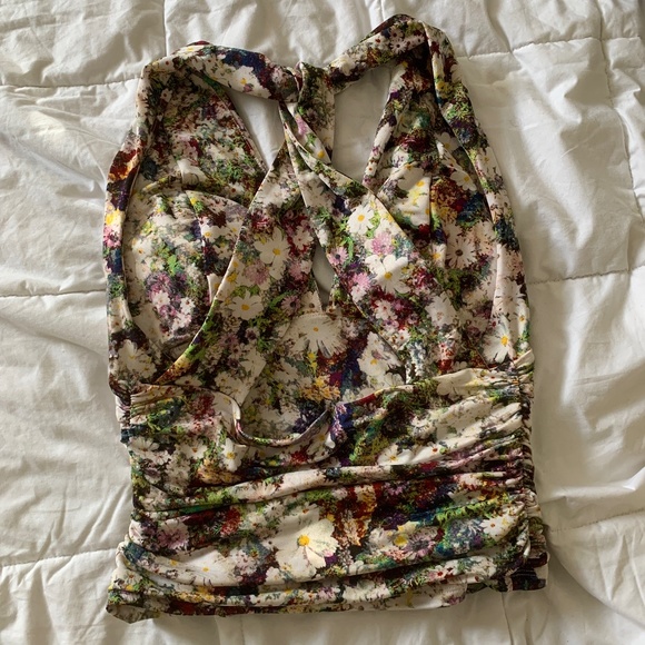 **SOLD** NWOT GUESS Open Back detail top w/padding Perfect condition, Small - Picture 4 of 6